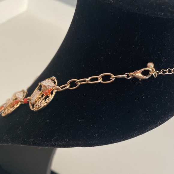 Beachy beach Gold tone Seashell Necklace and earrings set - Picture 8 of 8